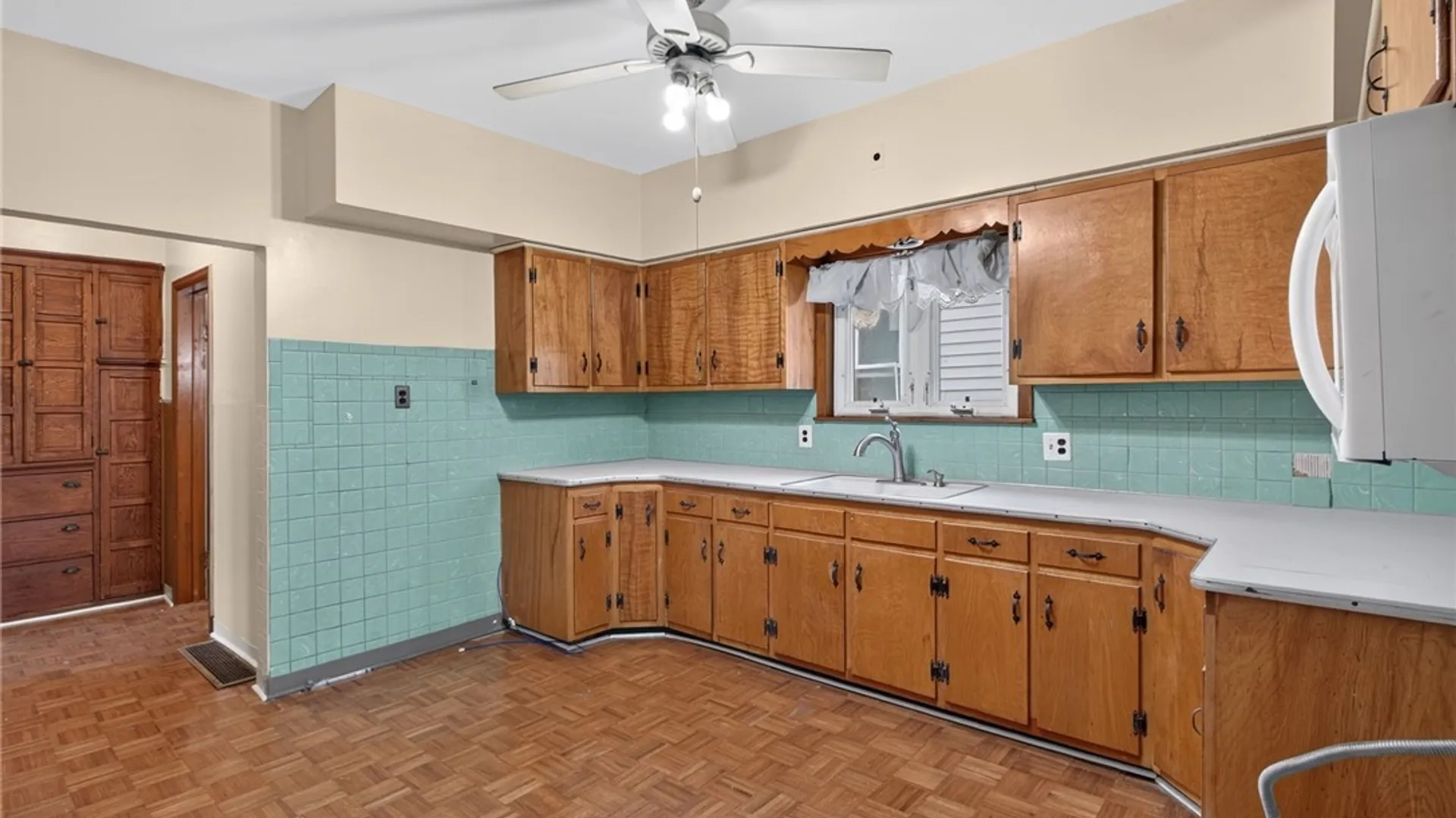 Property at 509 Woodlawn Avenue, Buffalo, NY 14208 32