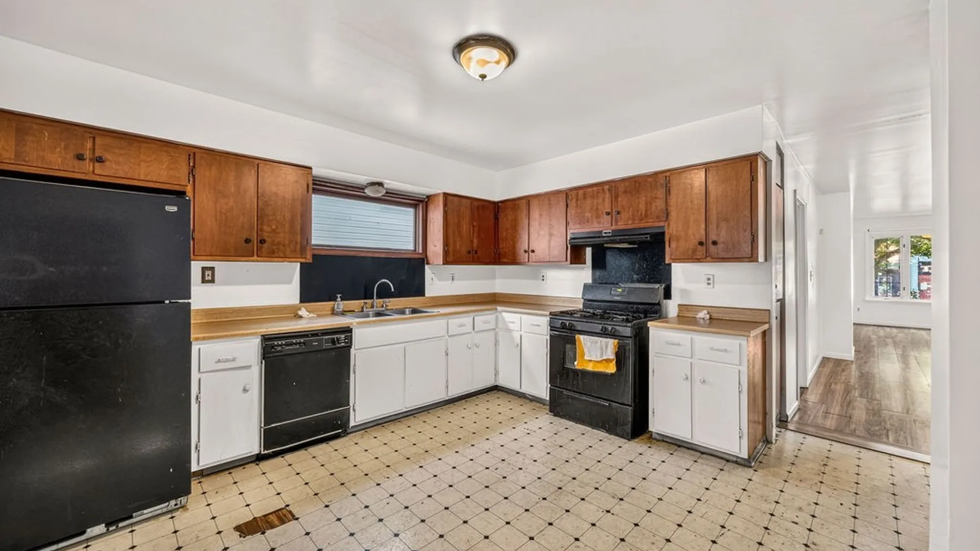 Property at 16 Erb Street, Buffalo, NY 14211 9