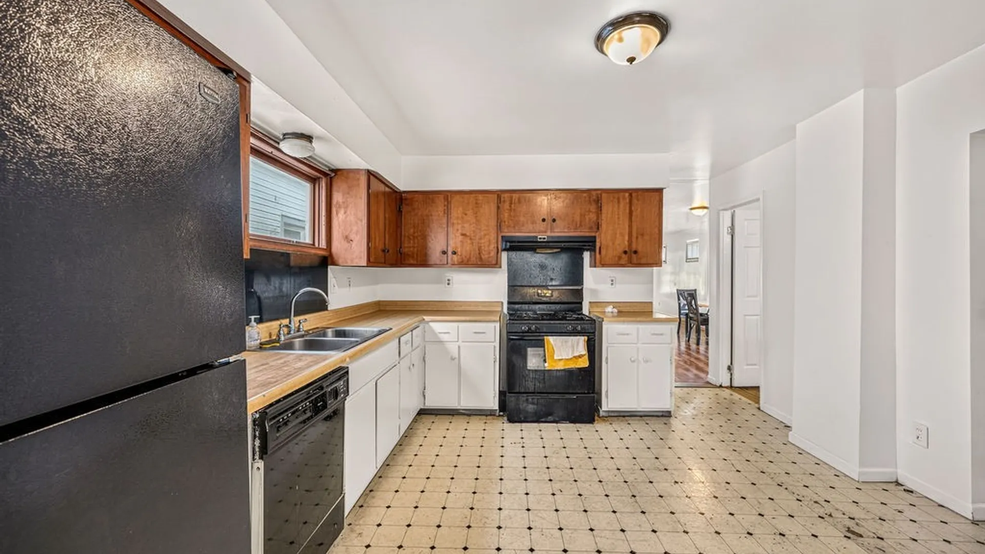 Property at 16 Erb Street, Buffalo, NY 14211 10