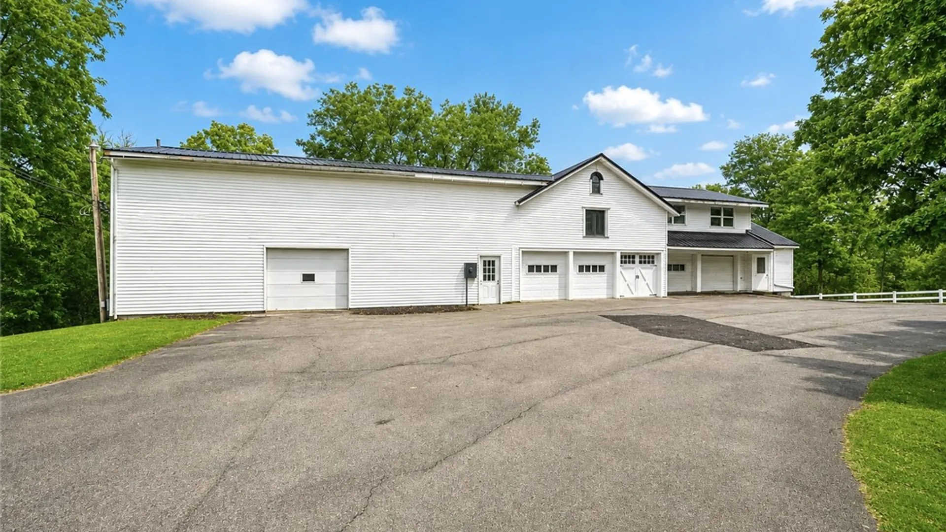Property at 1118 Mertensia Road, Farmington, NY 14425 3
