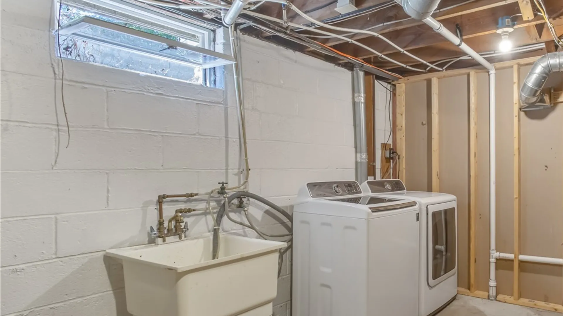 Property at 200 Camillus Drive, Camillus, NY 13031 24