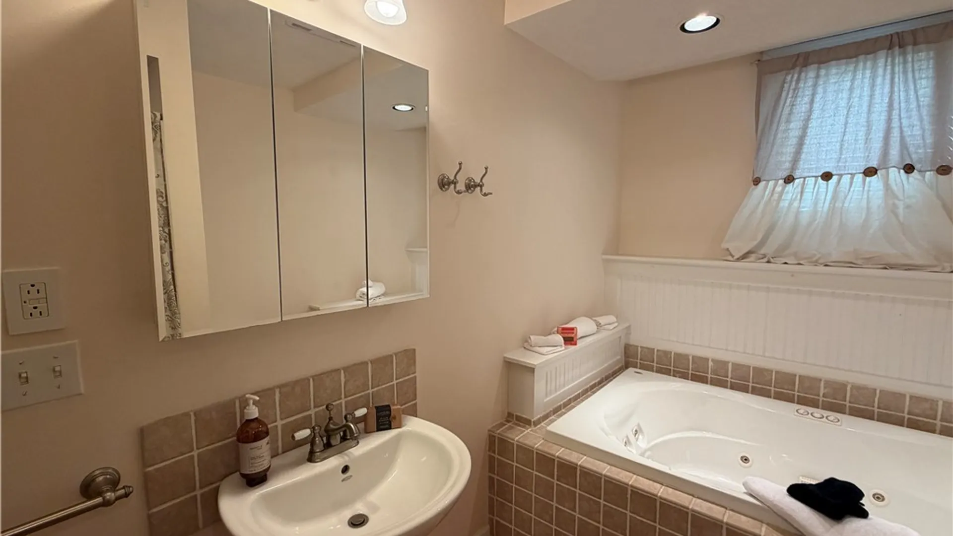 Property at 40 Nursery Lane, Syracuse, NY 13210 39