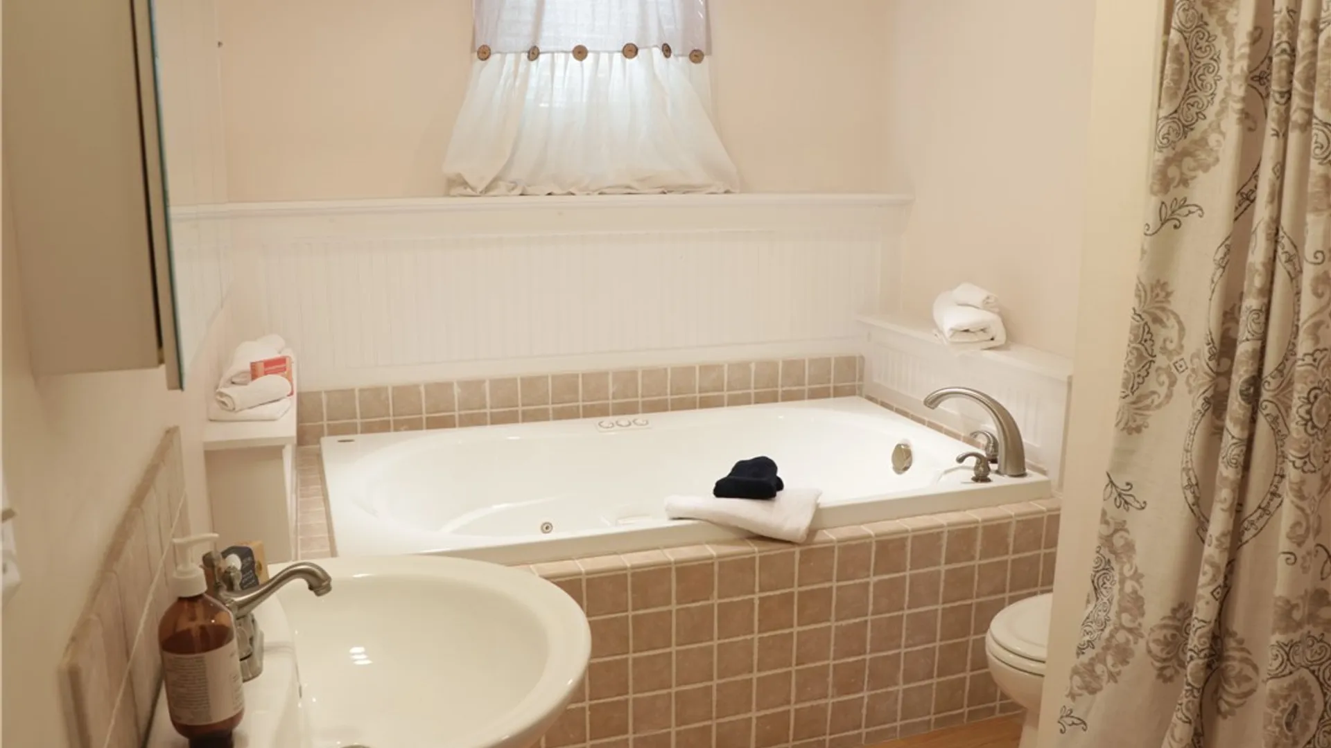 Property at 40 Nursery Lane, Syracuse, NY 13210 40