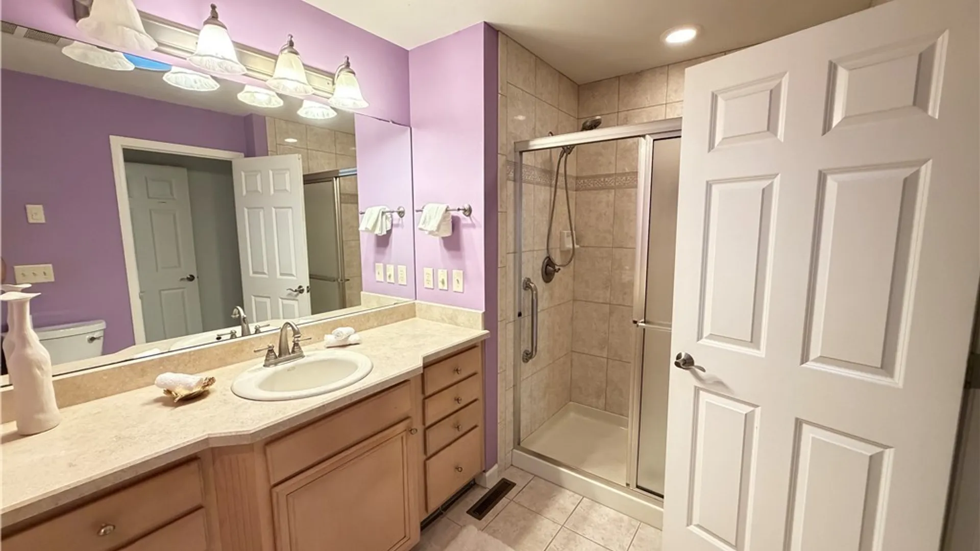 Property at 40 Nursery Lane, Syracuse, NY 13210 26