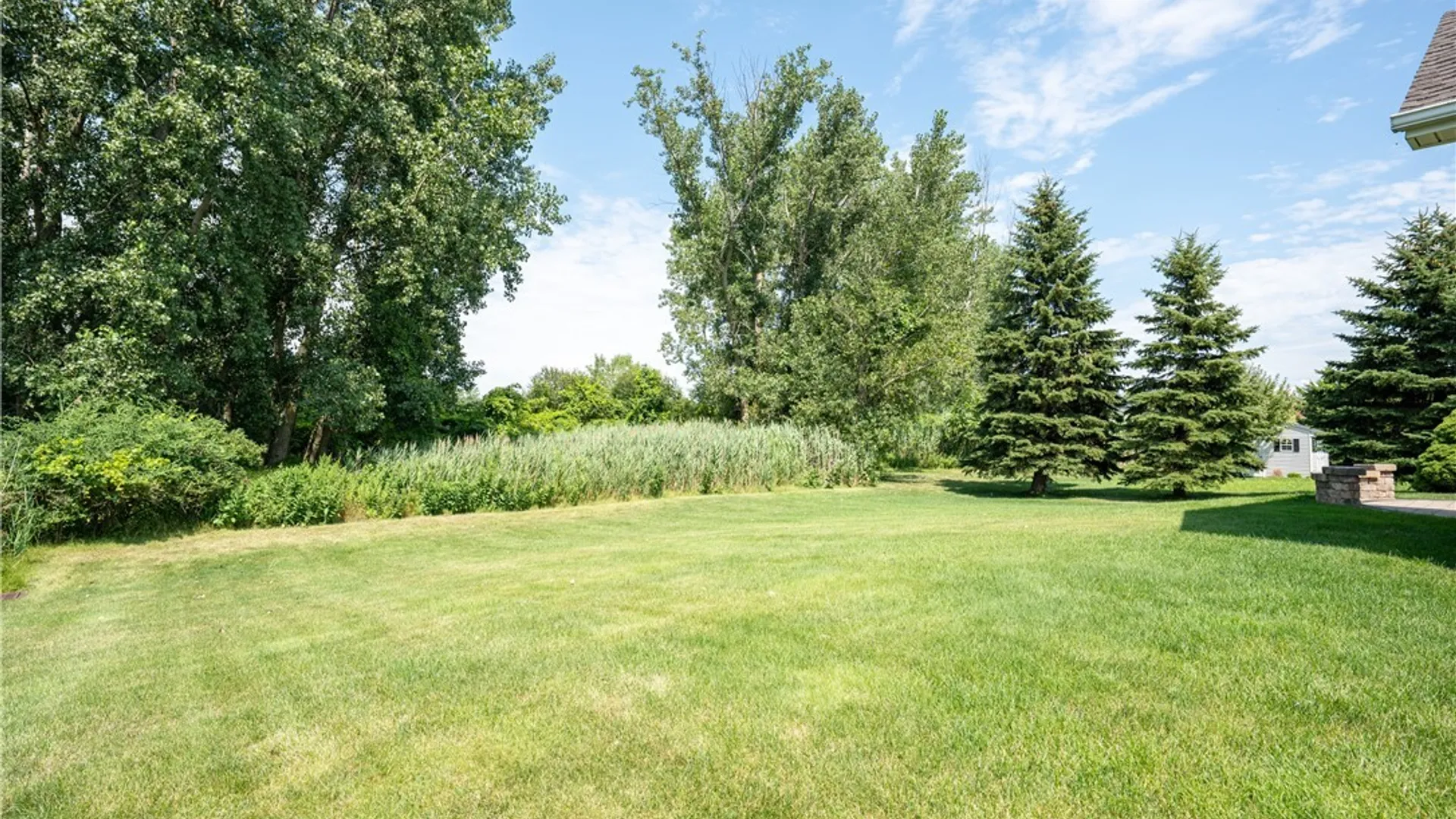 Property at 16 Garnet Drive, Cheektowaga, NY 14227 43