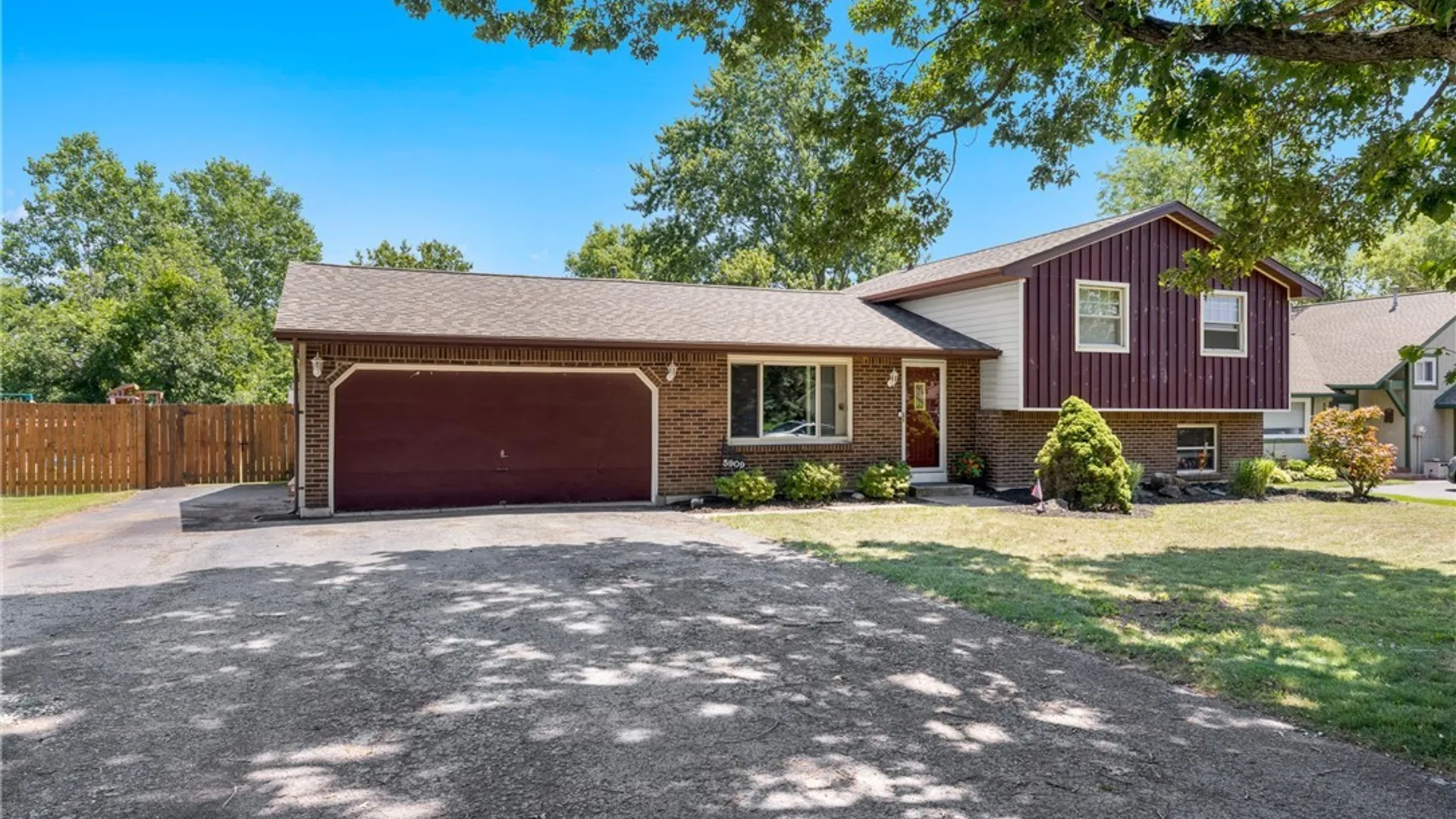 Property at 5909 Marion Drive, Lockport Town, NY 14094 3