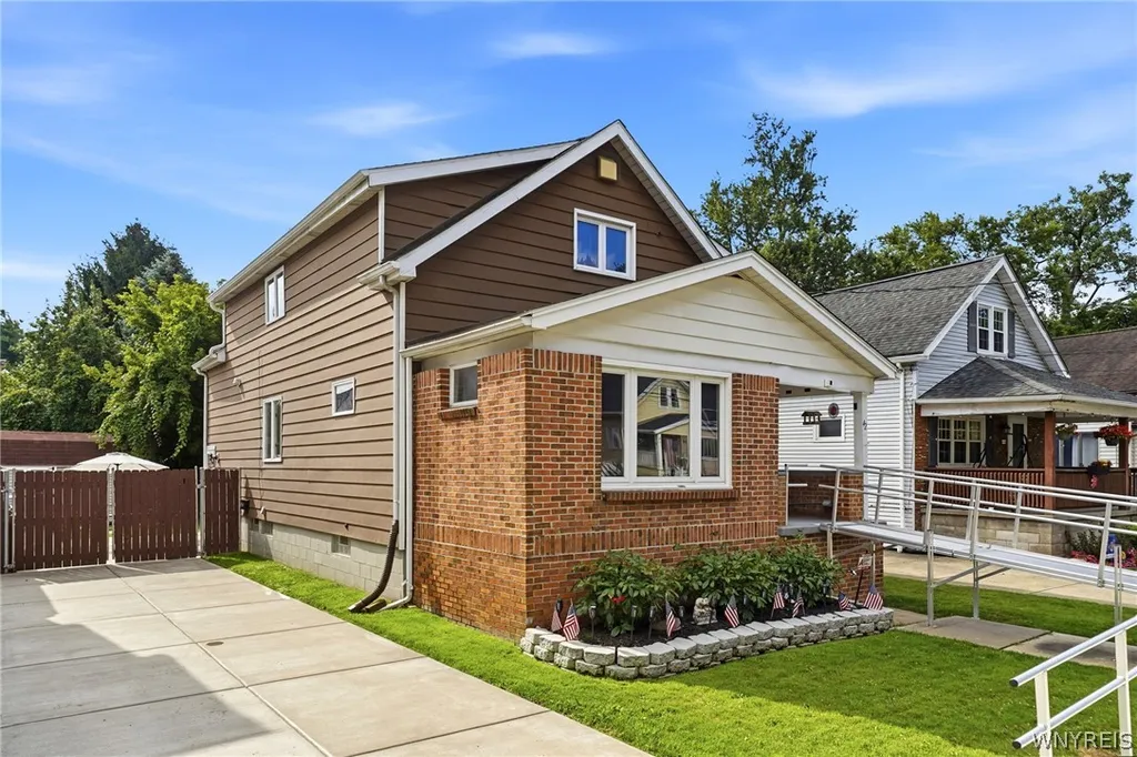 Property at 42 Wichita Road, West Seneca, NY 14224