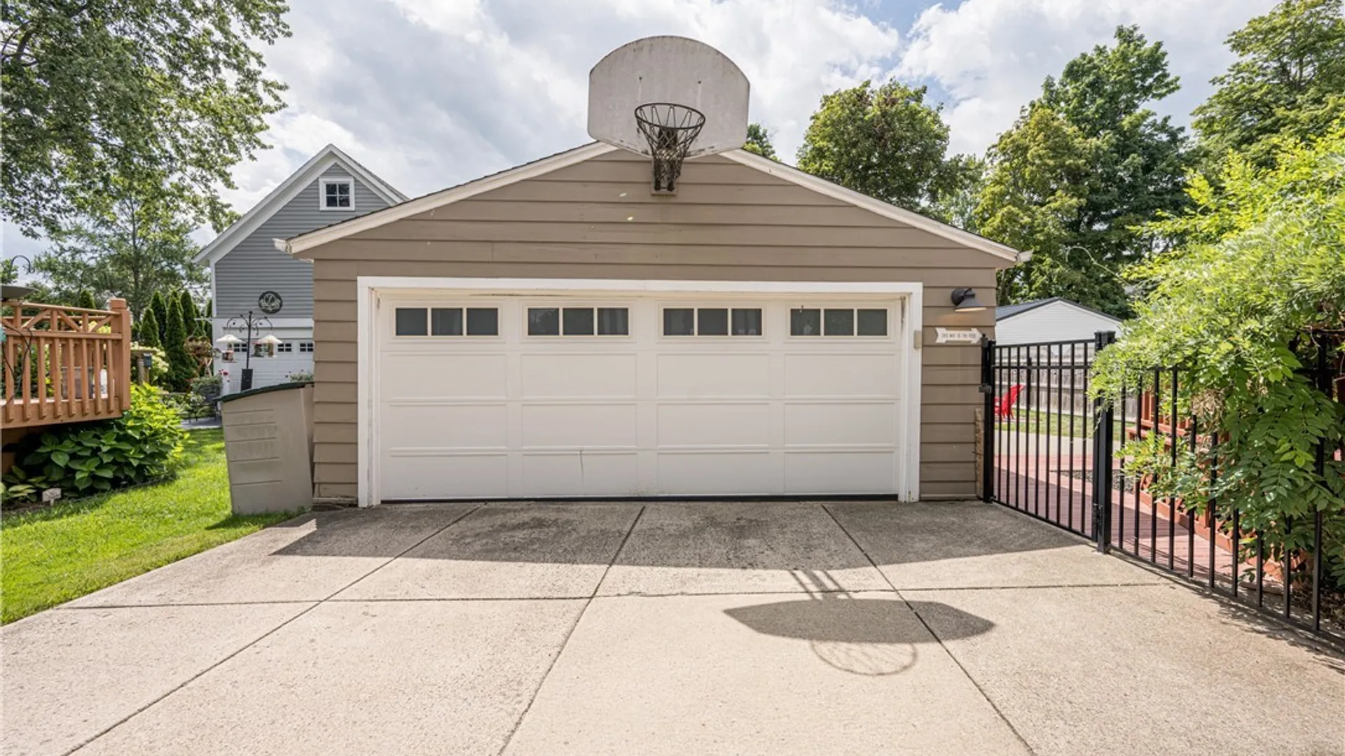 Property at 52 Highland Avenue, Hamburg, NY 14075 44