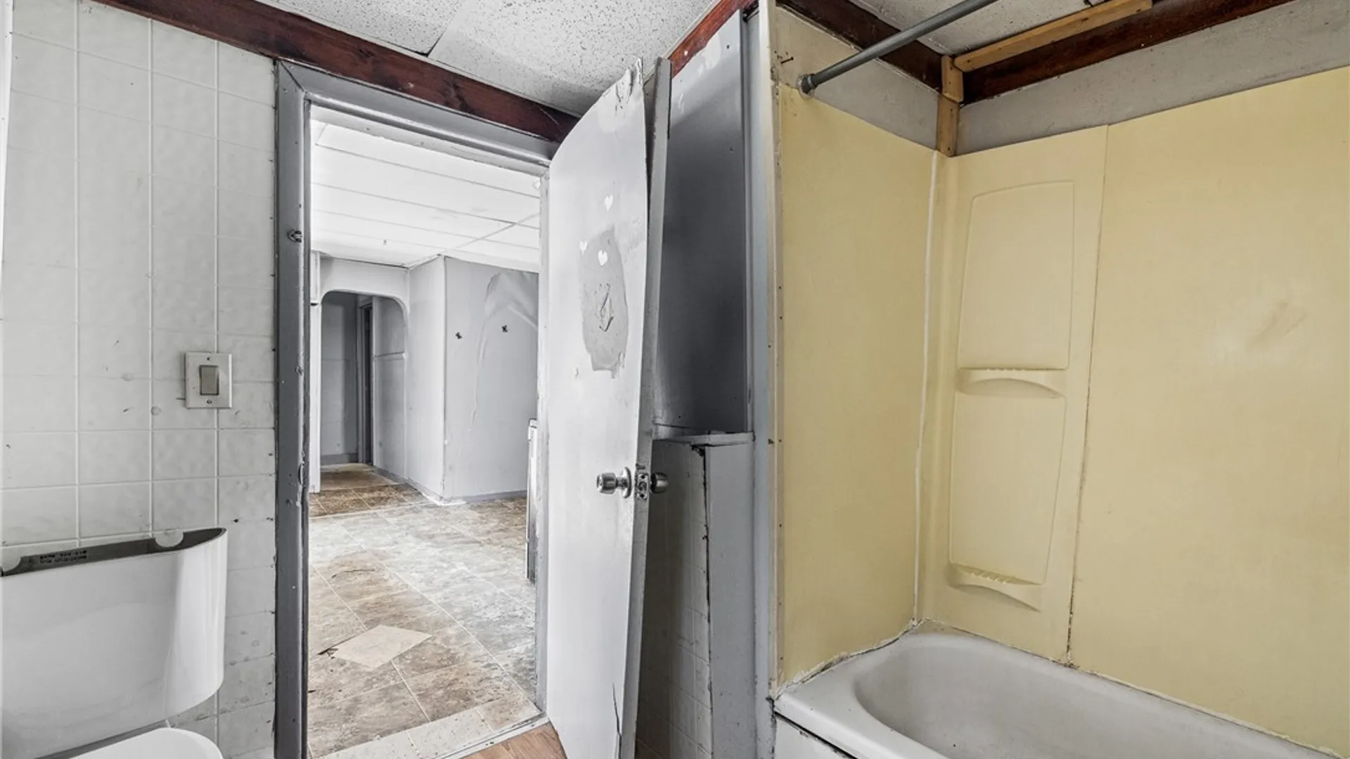 Property at 2295 Niagara Street, Buffalo, NY 14207 5