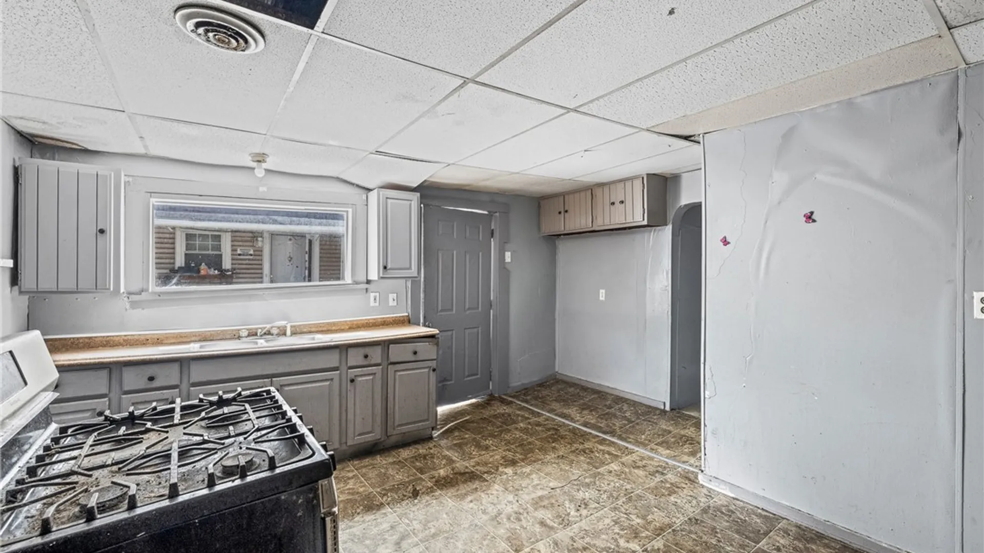Property at 2295 Niagara Street, Buffalo, NY 14207 7