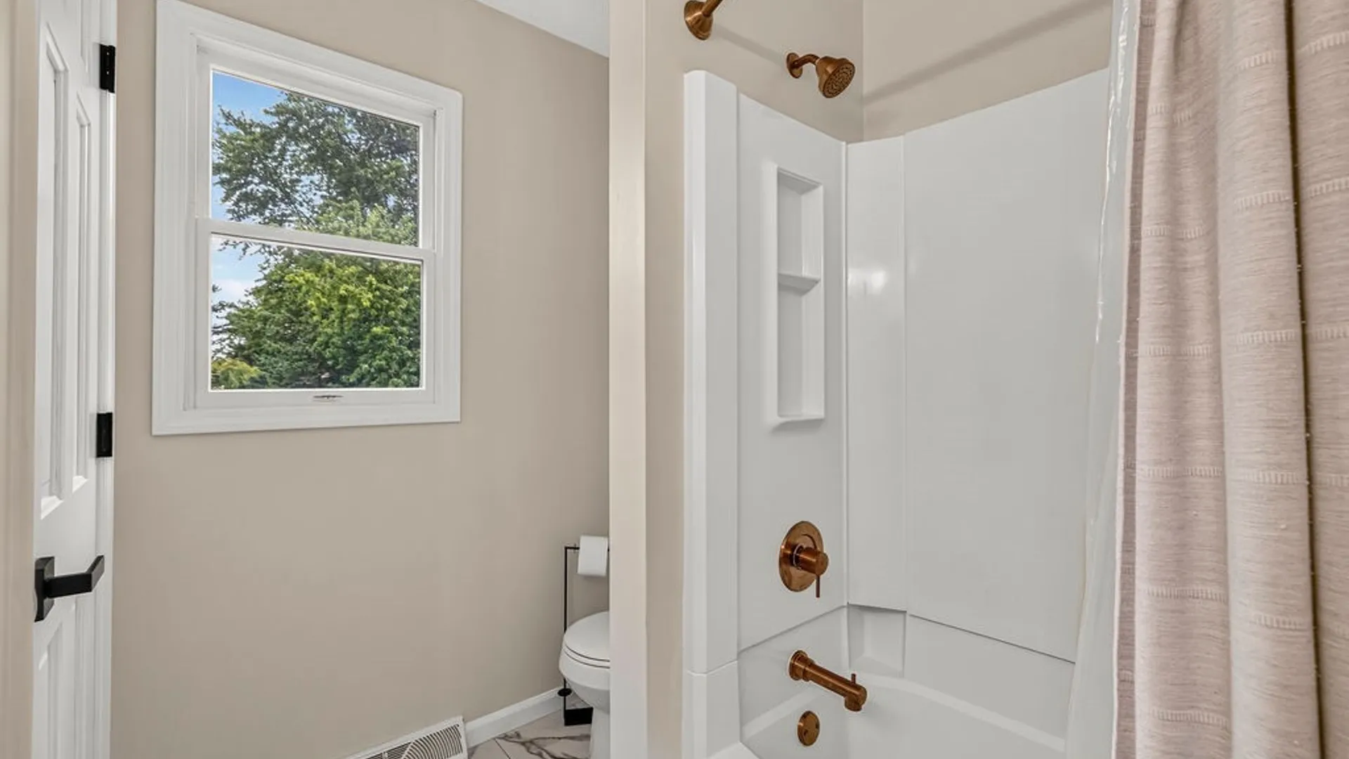 Property at 44 Wedgewood Drive, Cheektowaga, NY 14227 21