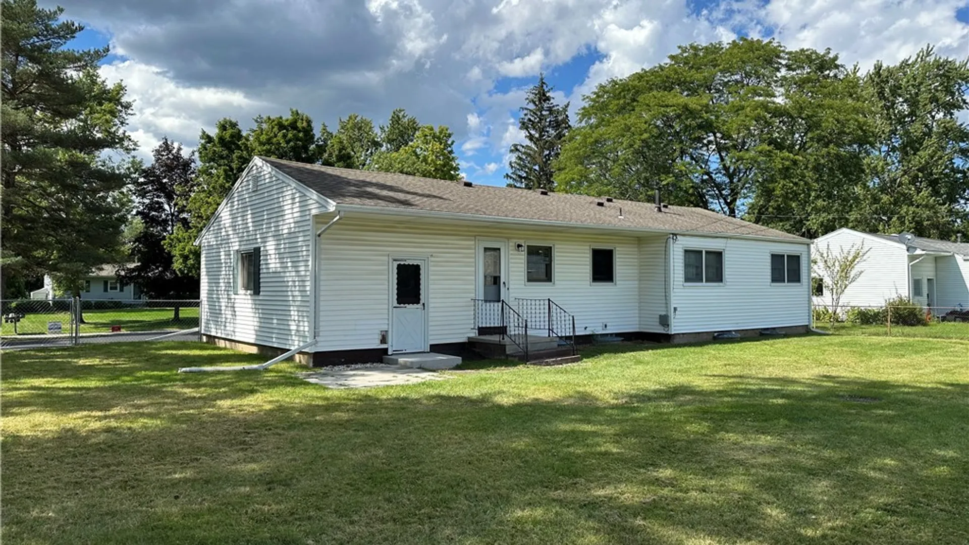 Property at 40 Guildhall Road, Henrietta, NY 14623 4