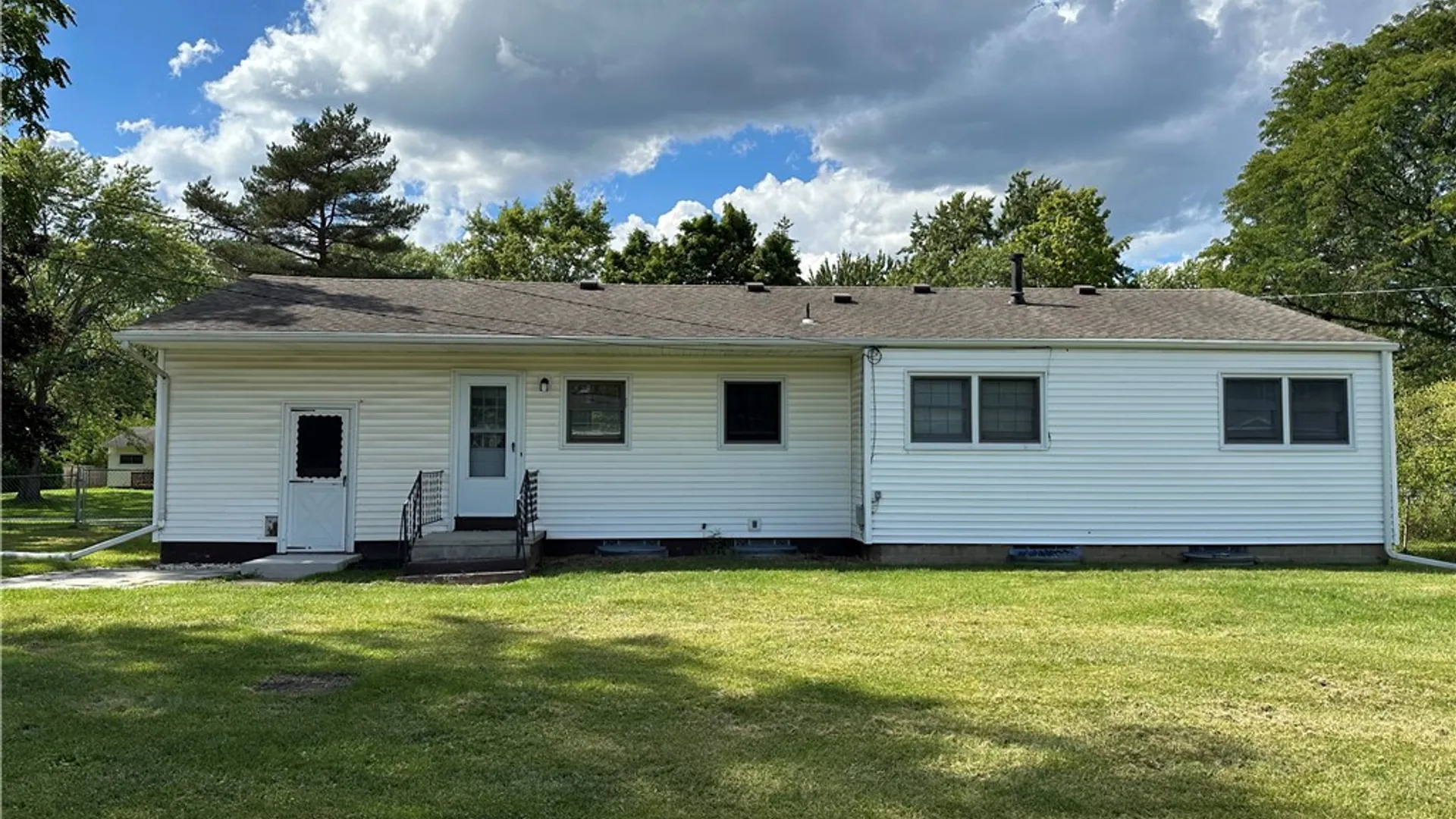 Property at 40 Guildhall Road, Henrietta, NY 14623 5