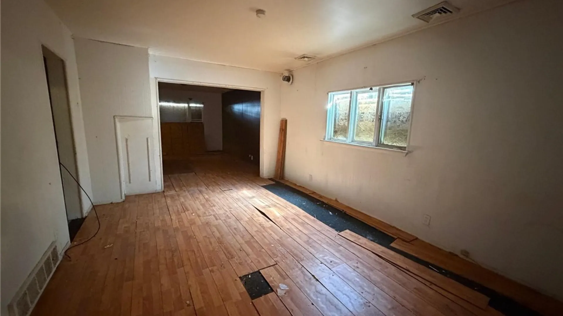 Property at 124 Baitz Avenue, Buffalo, NY 14206 5