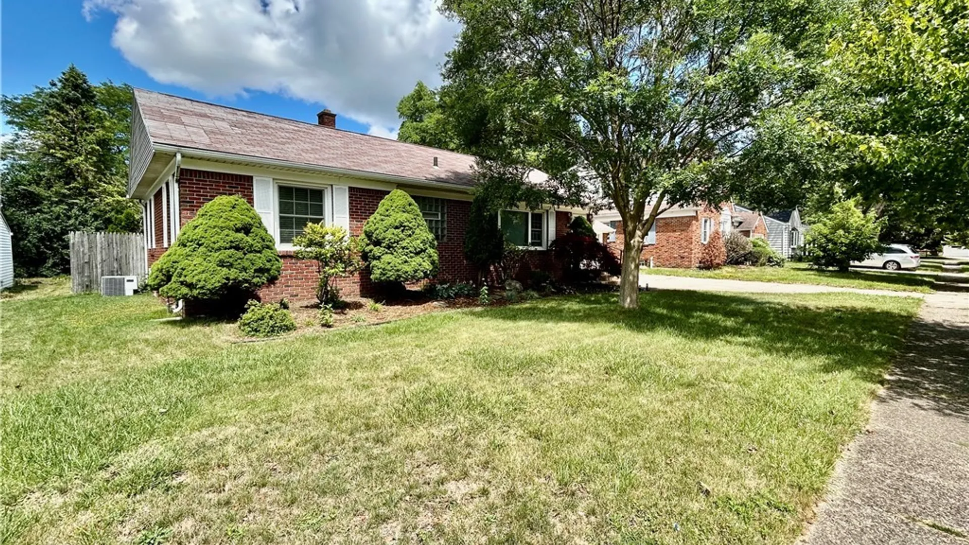 Property at 220 Treehaven Road, Cheektowaga, NY 14215 3