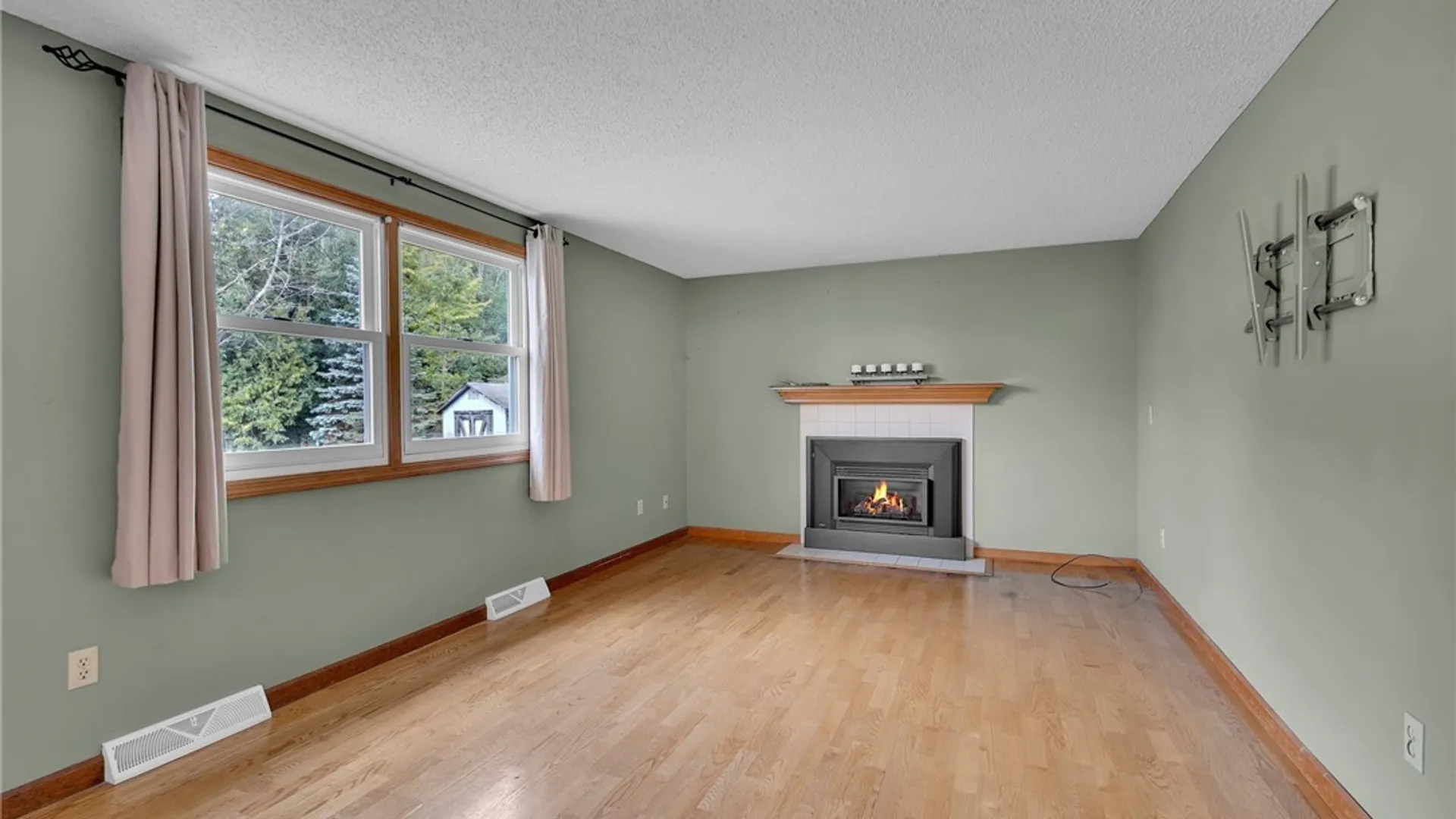 Property at 6328 Mayflower Lane, Hamburg, NY 14085 18