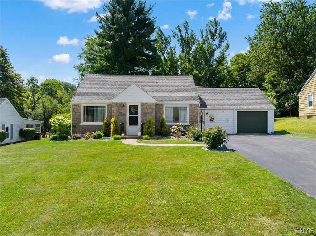 Property at 29 Beechwood Road, New Hartford, NY 13413
