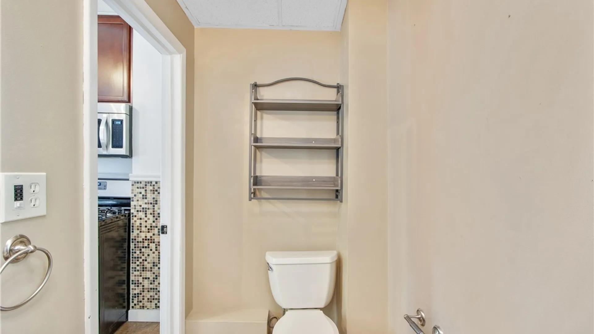 Property at 23 W Drullard Avenue, Lancaster, NY 14086 18