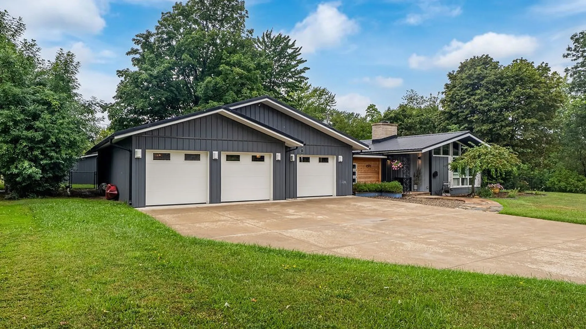 Property at 1571 Lakeview Road, Hamburg, NY 14085 3