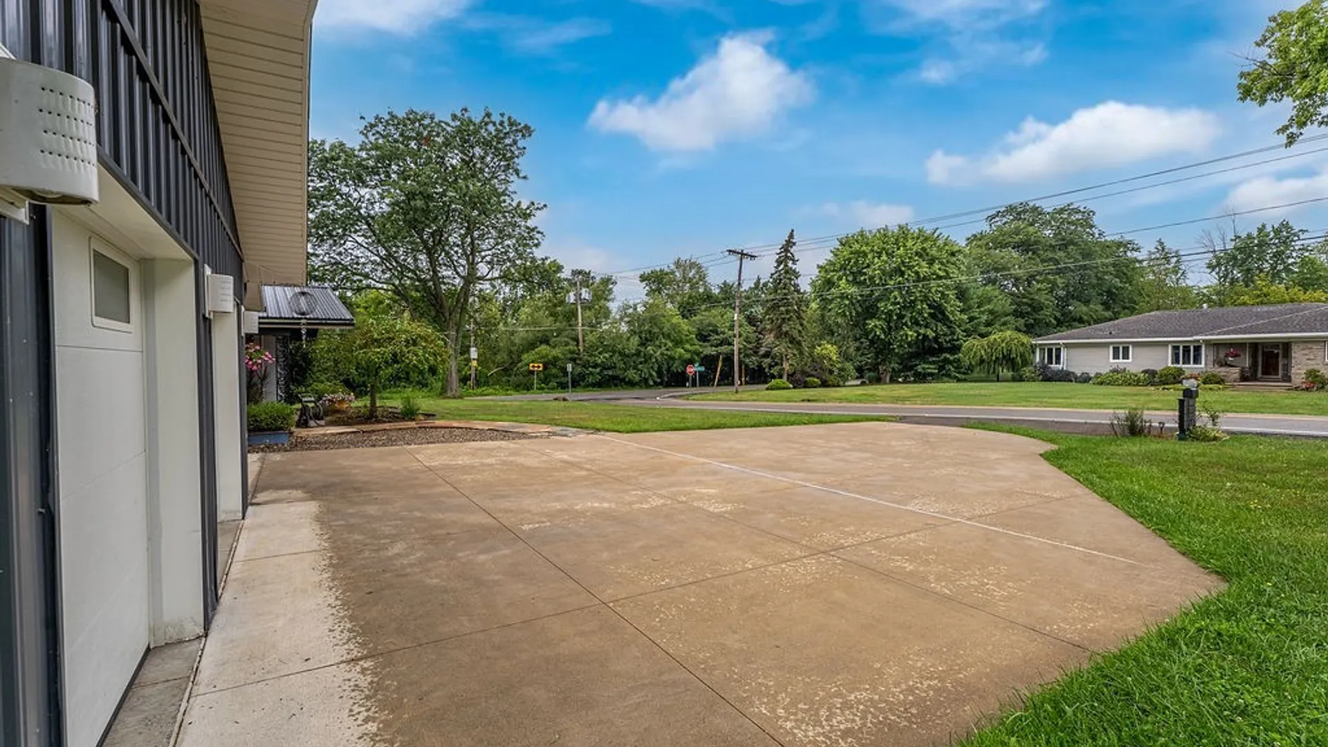 Property at 1571 Lakeview Road, Hamburg, NY 14085 5