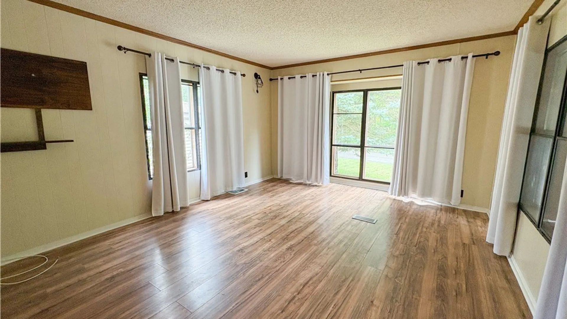 Property at 178 Bush Gardens, Alden, NY 14004 7