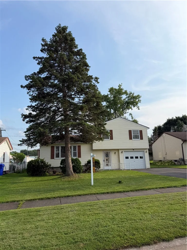 Property at 11 Morningstar Drive, Gates, NY 14606