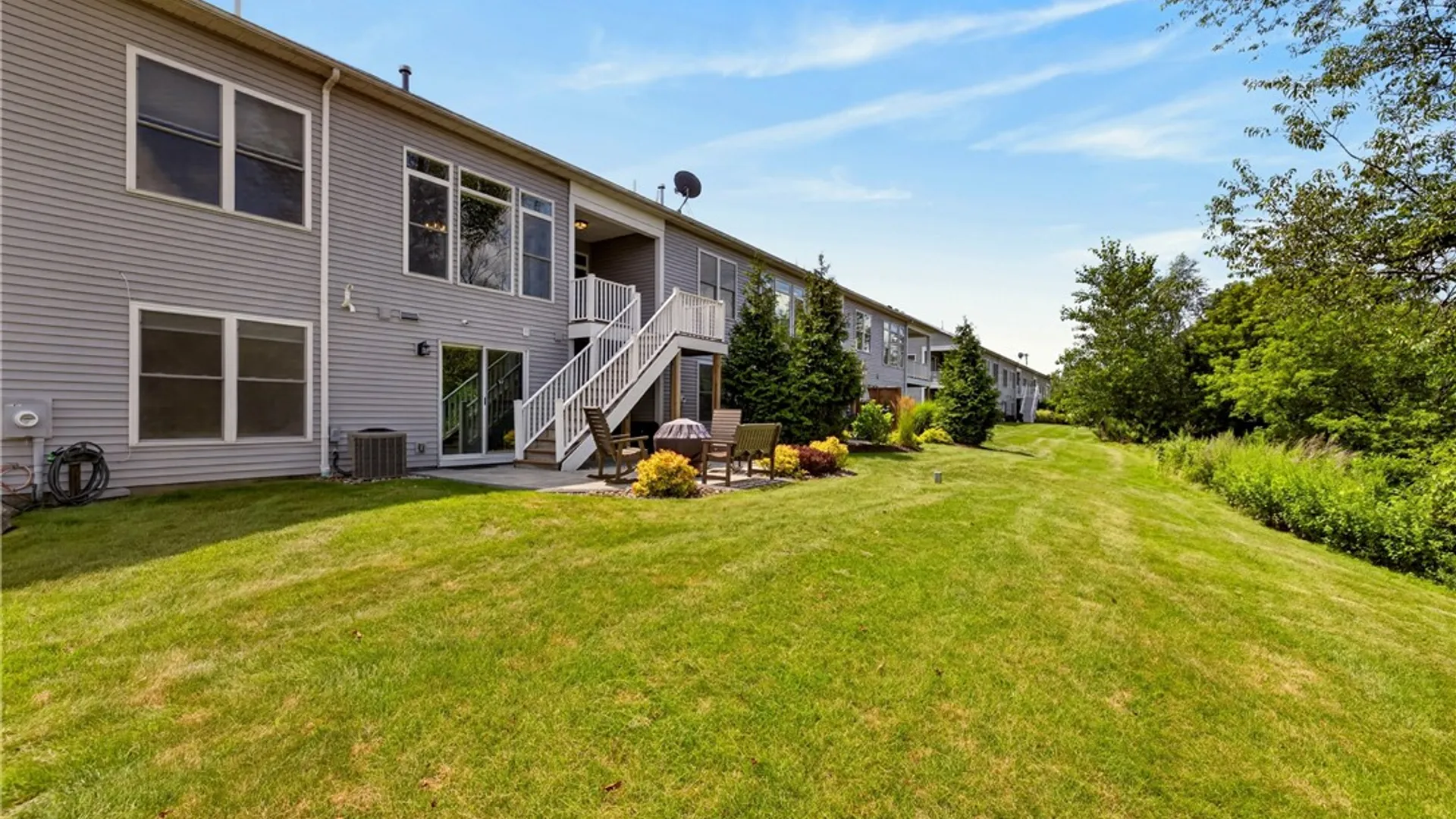 Property at 6956 Wyndham Hl, Victor, NY 14564 4
