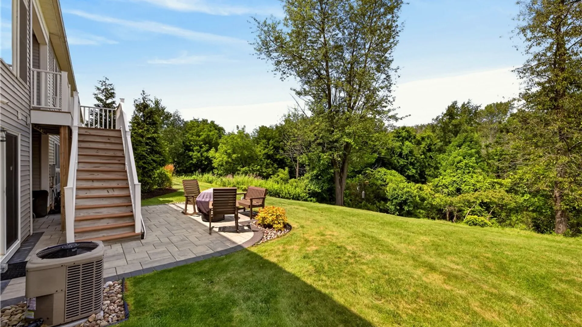 Property at 6956 Wyndham Hl, Victor, NY 14564 5