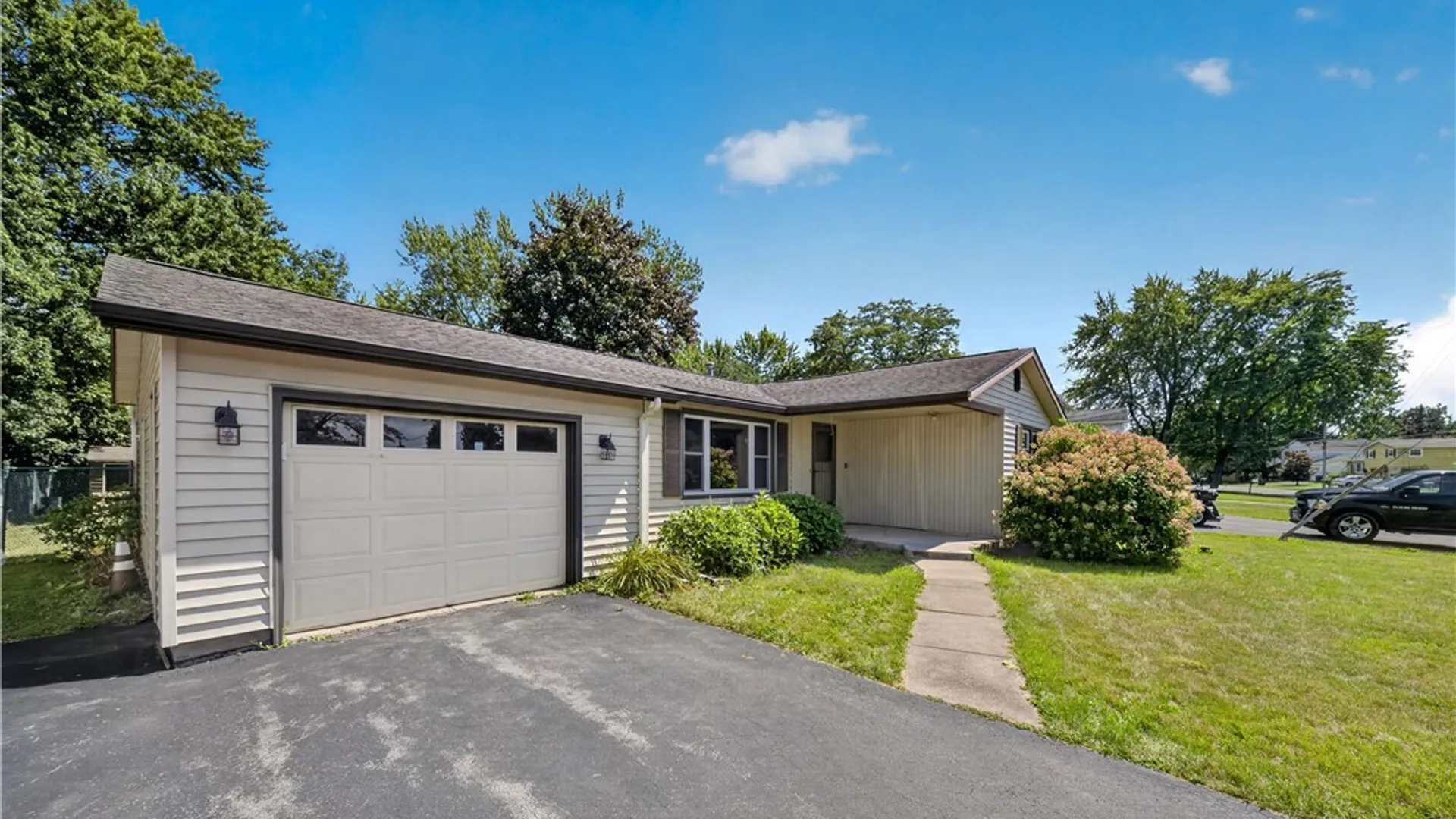 Property at 7886 Walnut Place, Clay, NY 13090 3