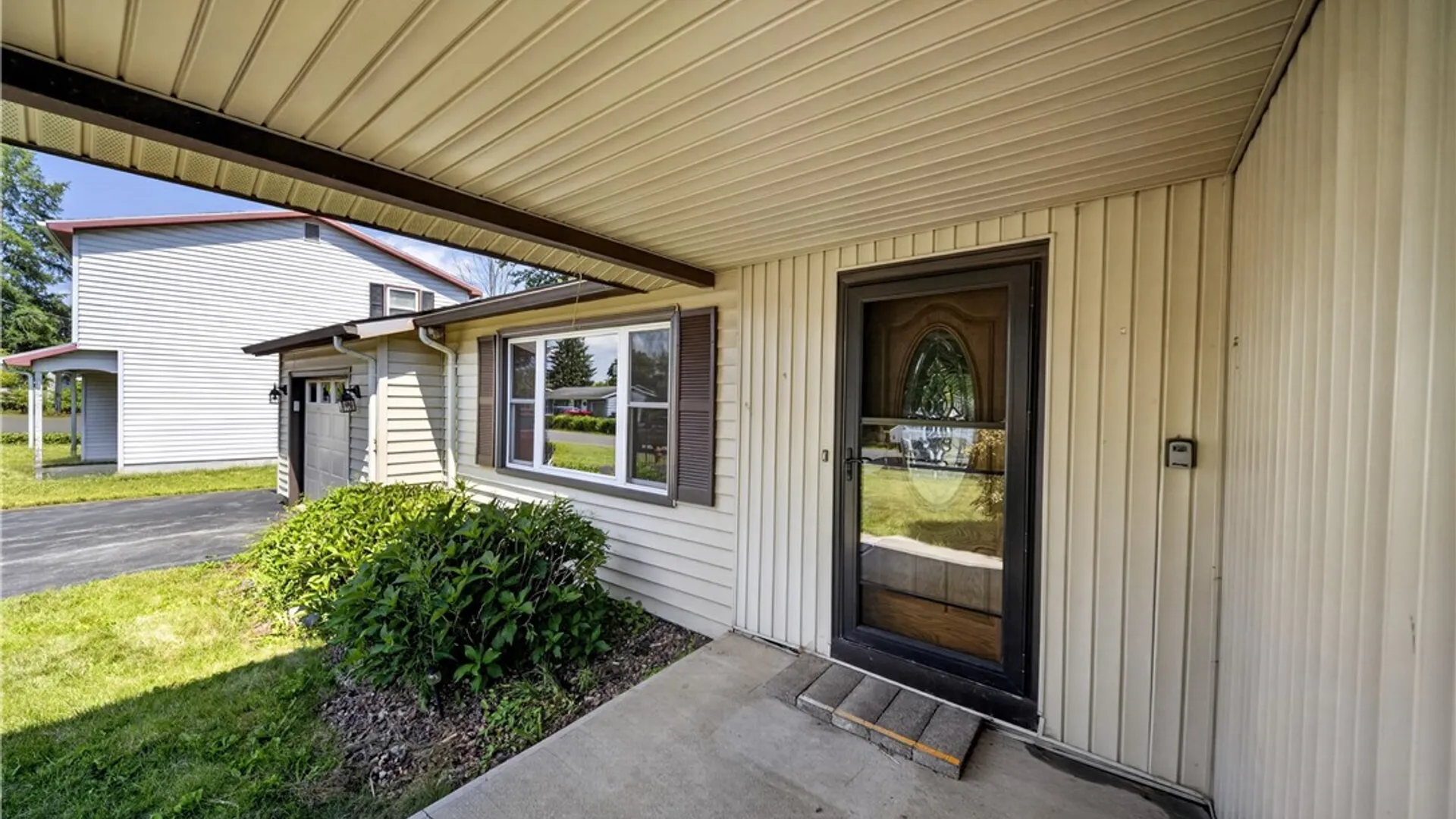 Property at 7886 Walnut Place, Clay, NY 13090 4