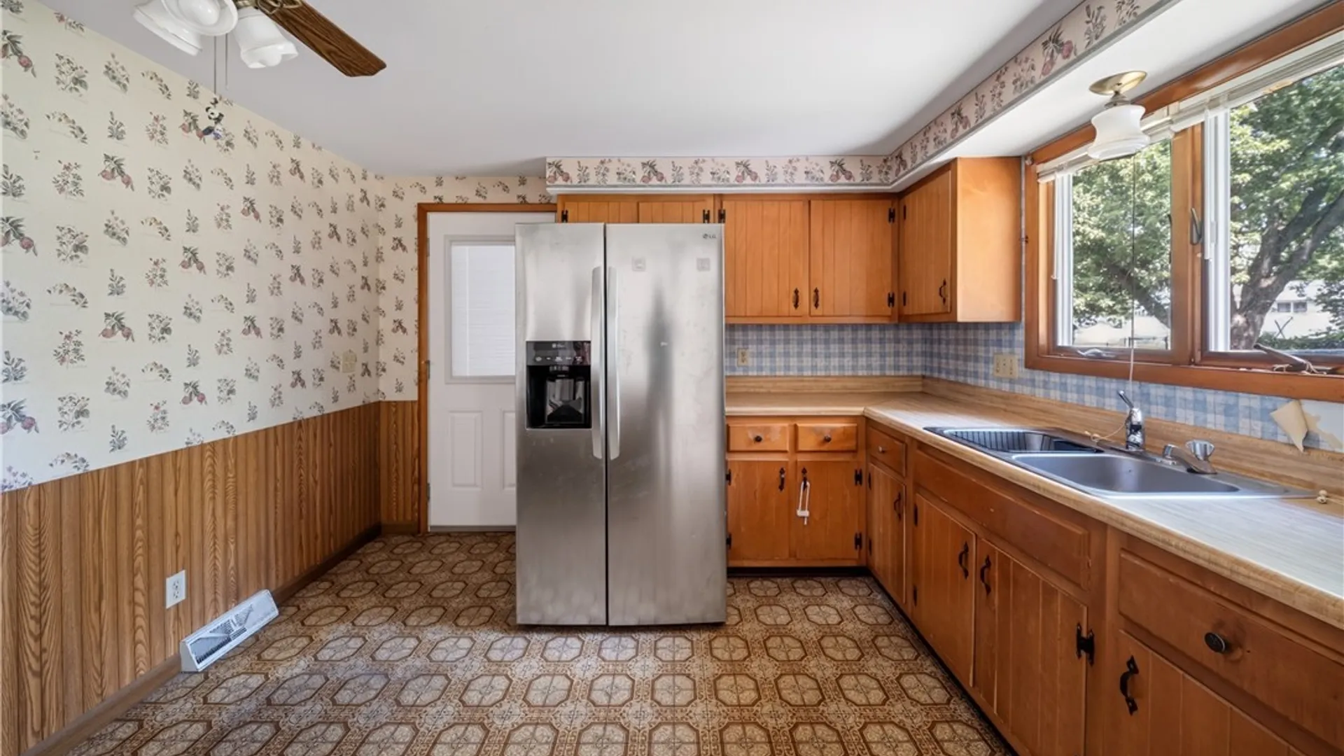 Property at 7886 Walnut Place, Clay, NY 13090 10