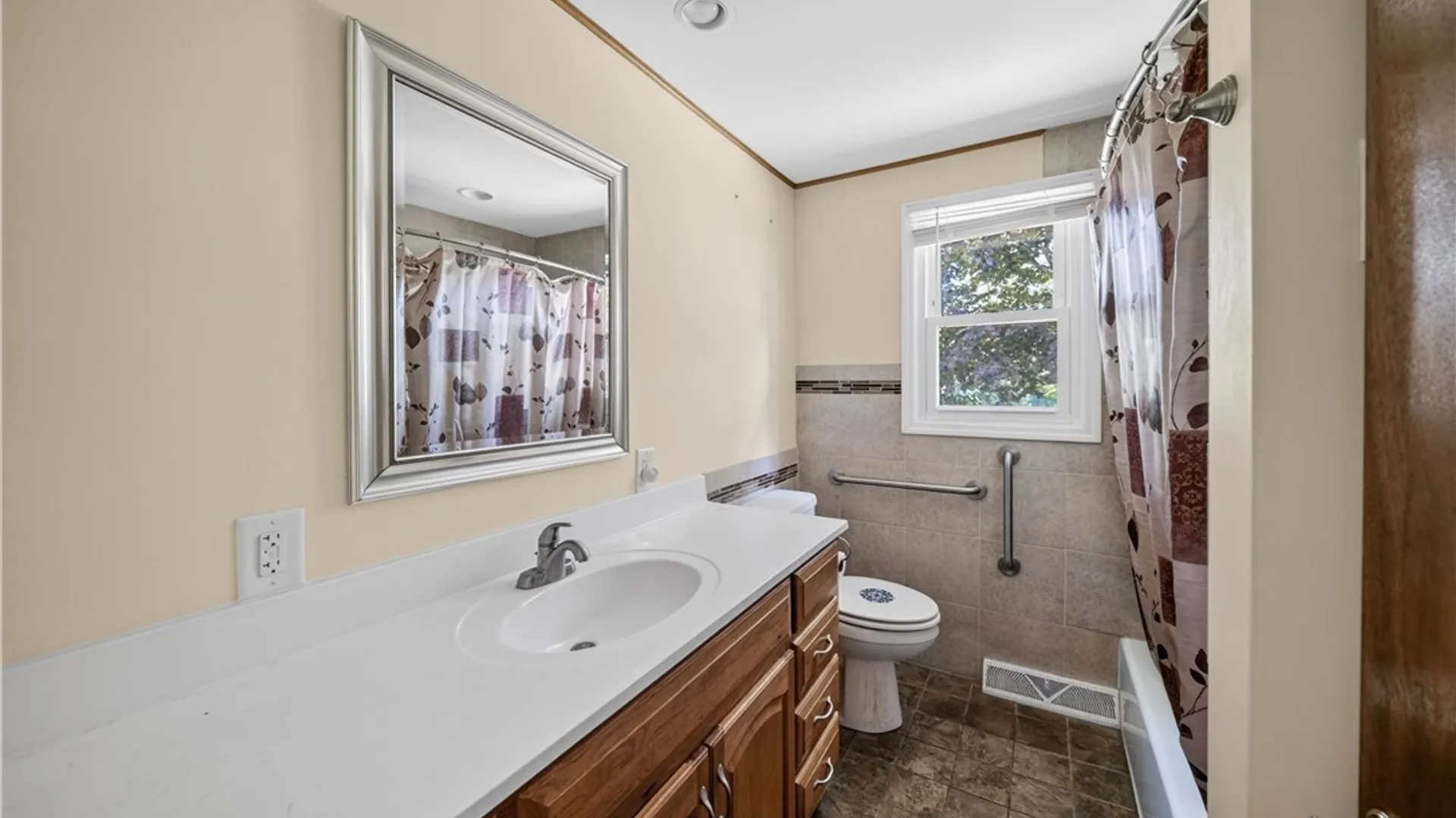 Property at 7886 Walnut Place, Clay, NY 13090 15
