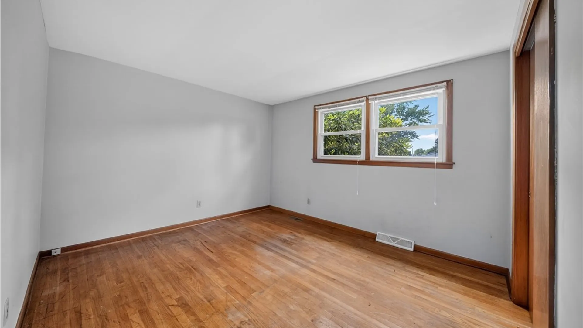 Property at 7886 Walnut Place, Clay, NY 13090 18