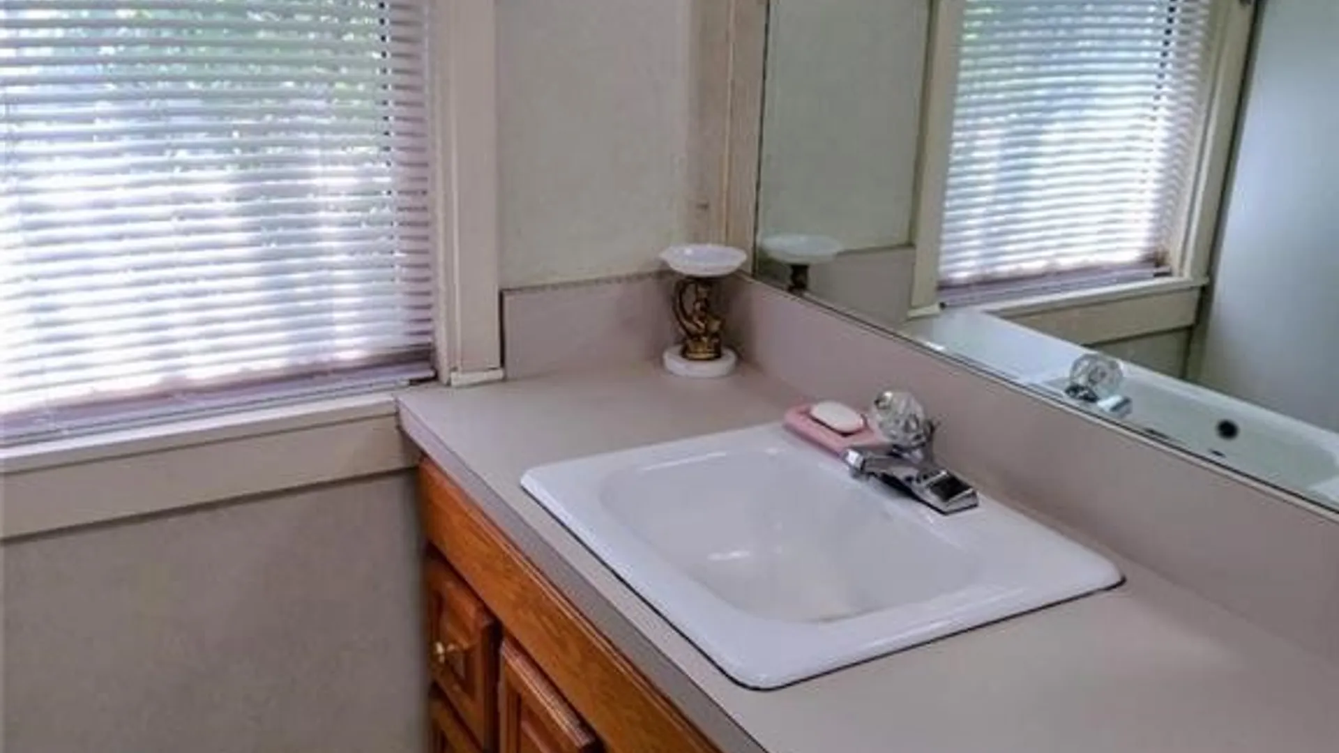 Property at 16 Crestview Avenue, Cheektowaga, NY 14225 11