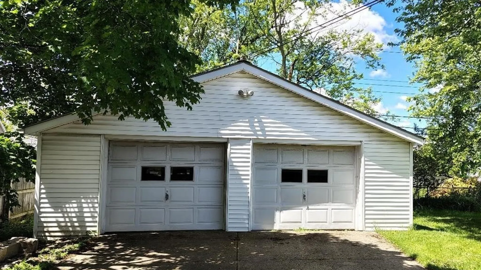 Property at 16 Crestview Avenue, Cheektowaga, NY 14225 16