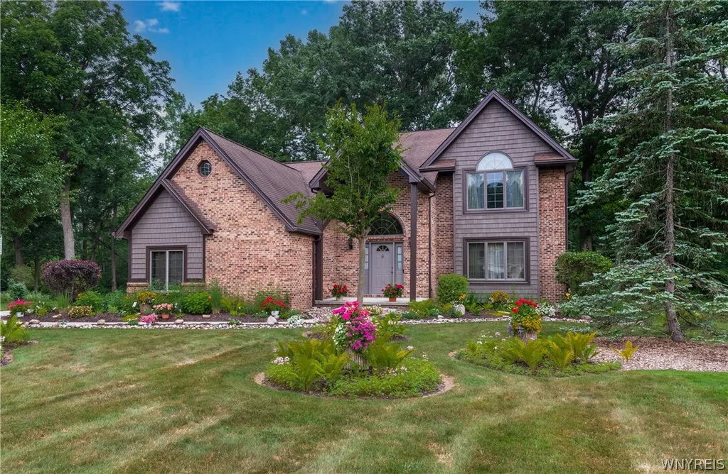 Property at 299 Deerwood Lane, Grand Island, NY 14072