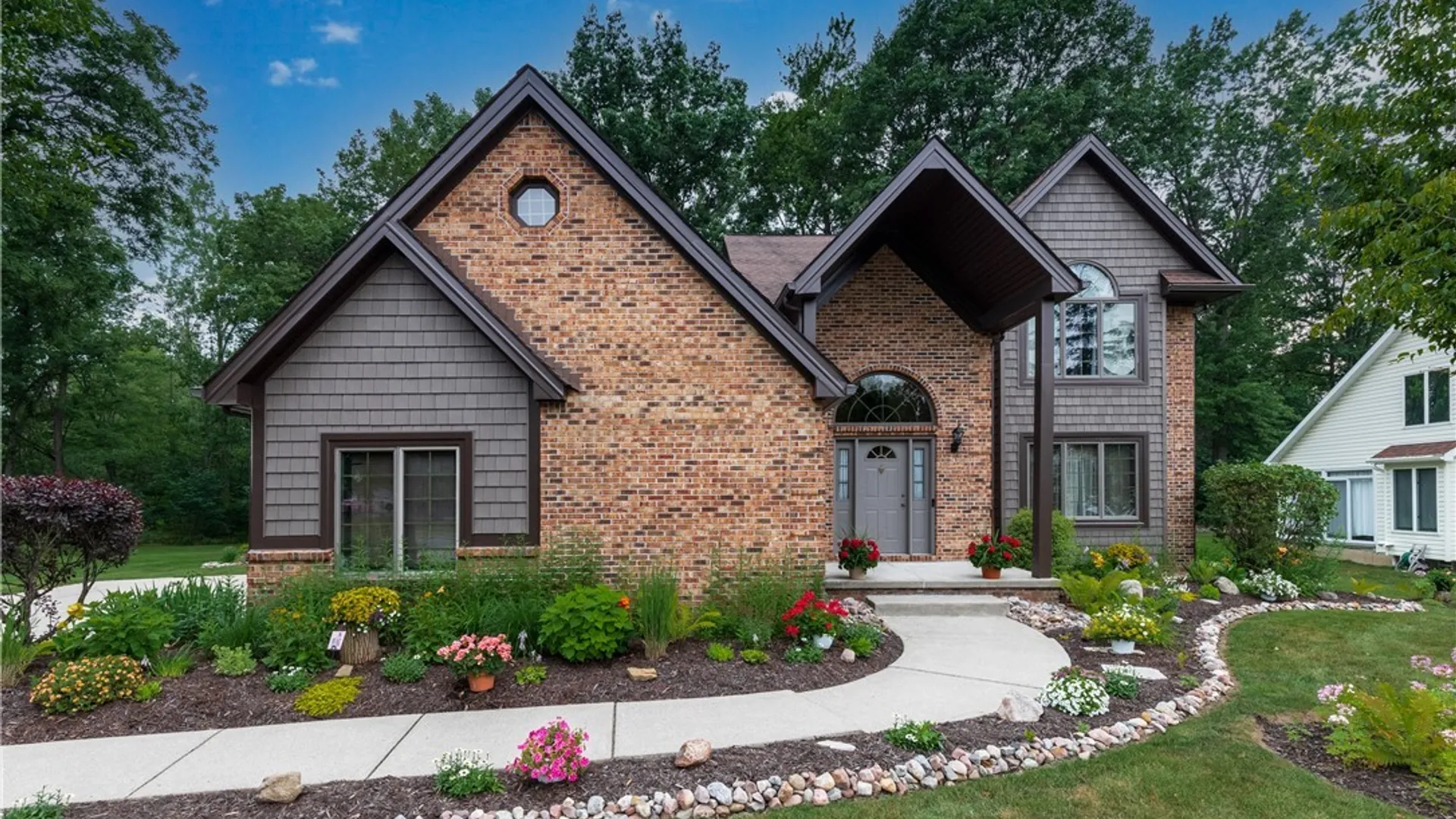 Property at 299 Deerwood Lane, Grand Island, NY 14072 3