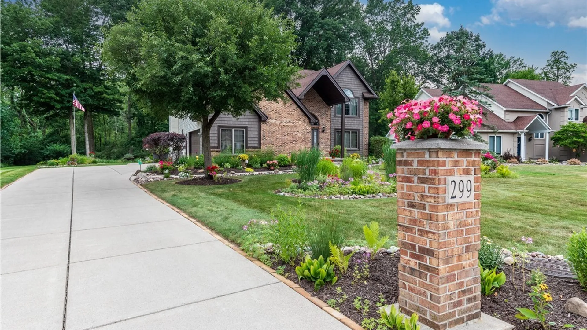 Property at 299 Deerwood Lane, Grand Island, NY 14072 4