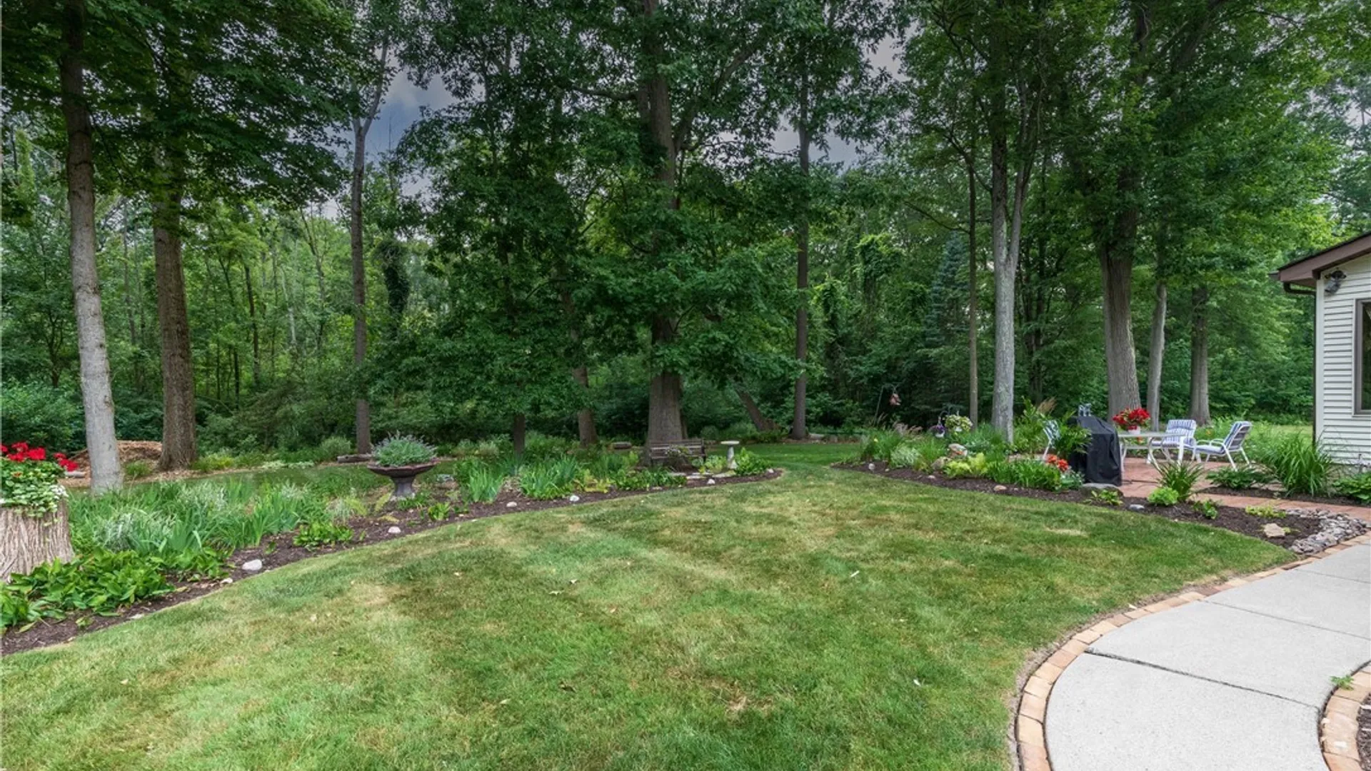 Property at 299 Deerwood Lane, Grand Island, NY 14072 6