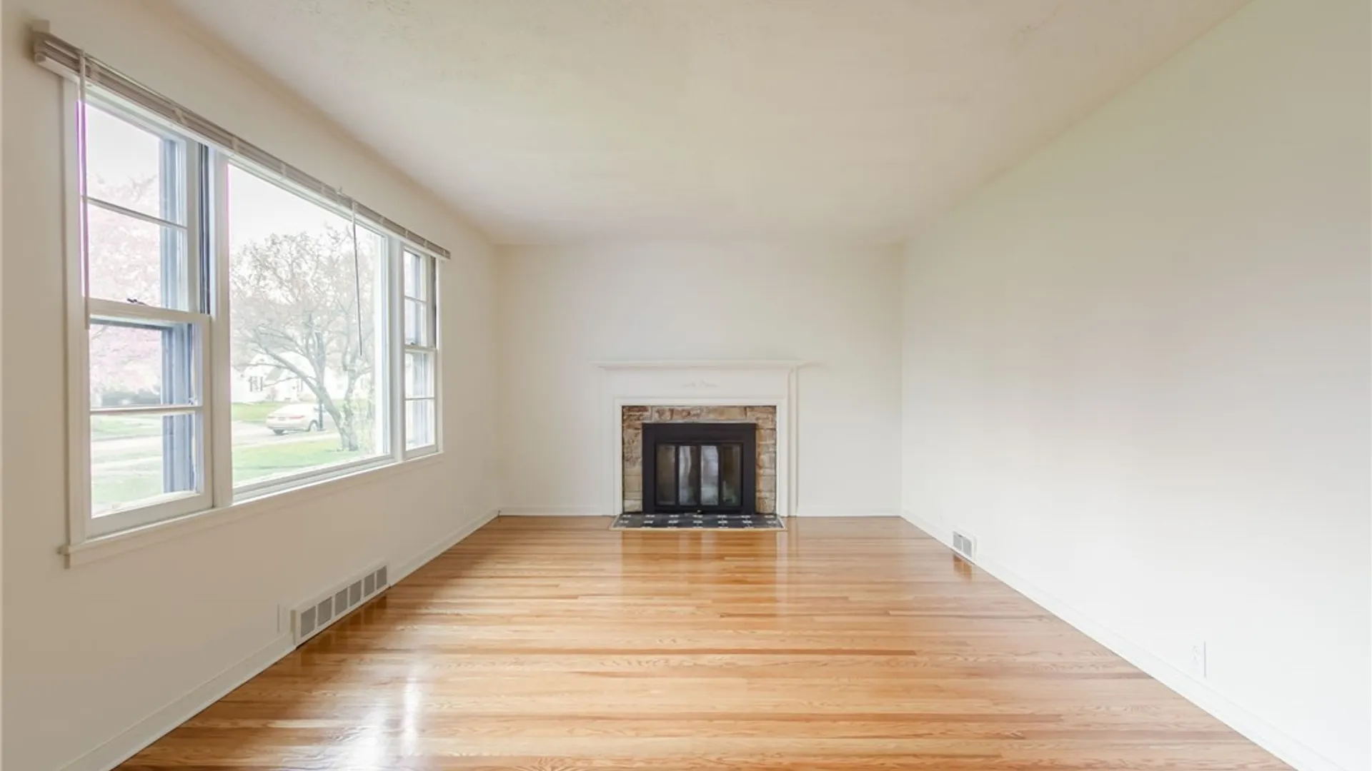 Property at 345 Colebourne Rd, Rochester, NY 14609 4