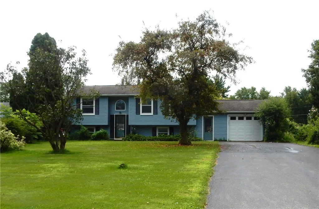 Property at 34 Spicewood Lane, Chili, NY 14624