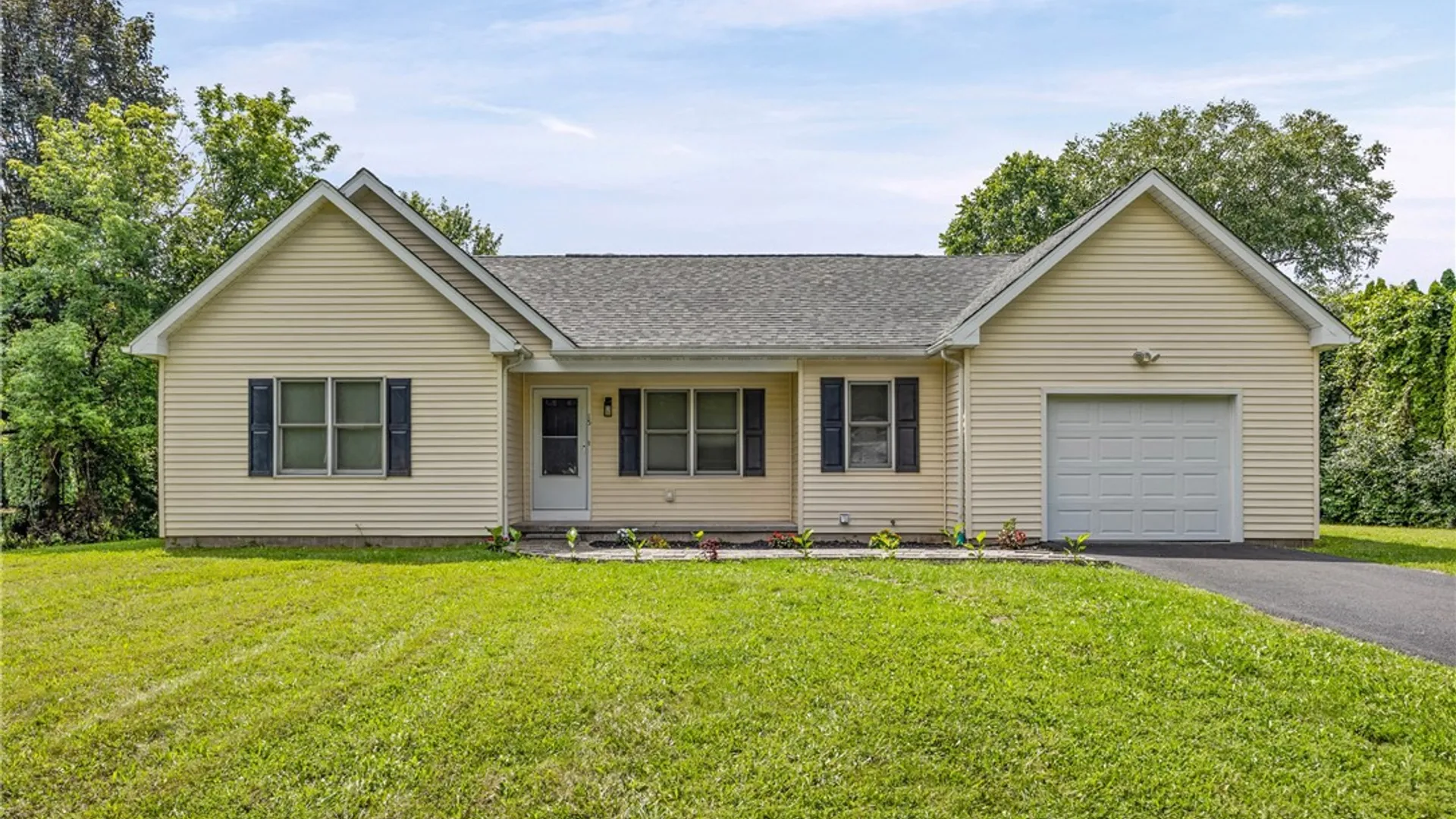 Property at 15 Jacklyn Drive, Chili, NY 14624 3