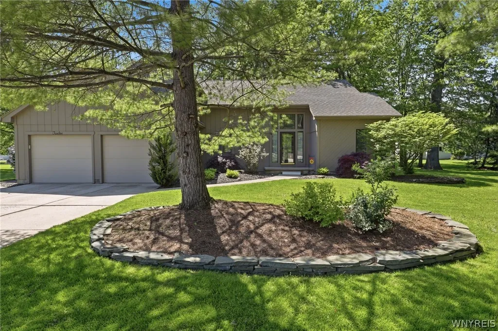 Property at 12 Skylark Court, Amherst, NY 14051