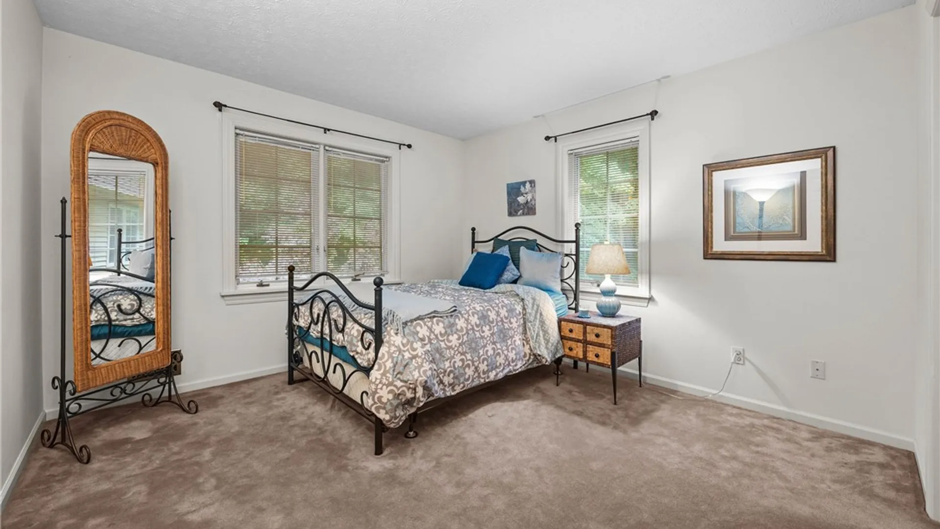 Property at 14 Barrington Hills, Pittsford, NY 14534 34
