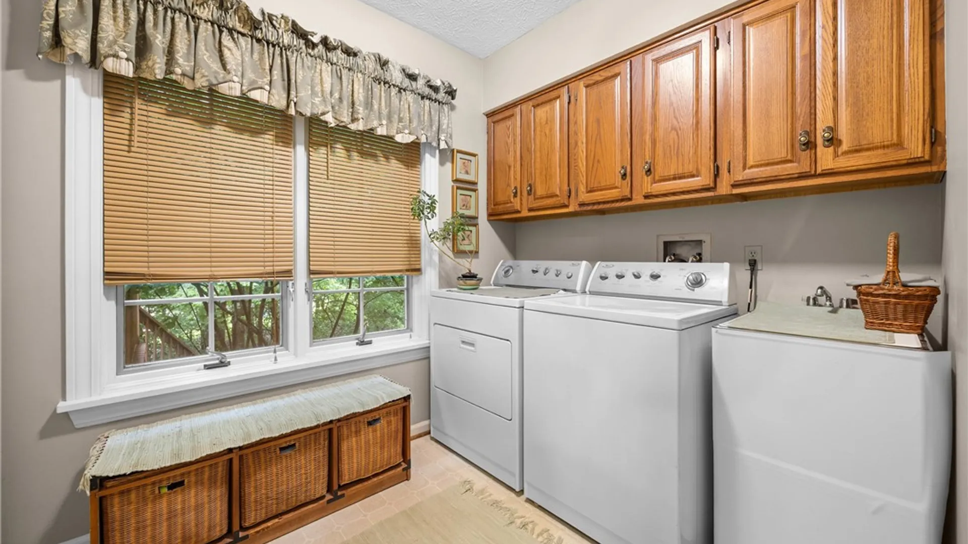 Property at 14 Barrington Hills, Pittsford, NY 14534 20