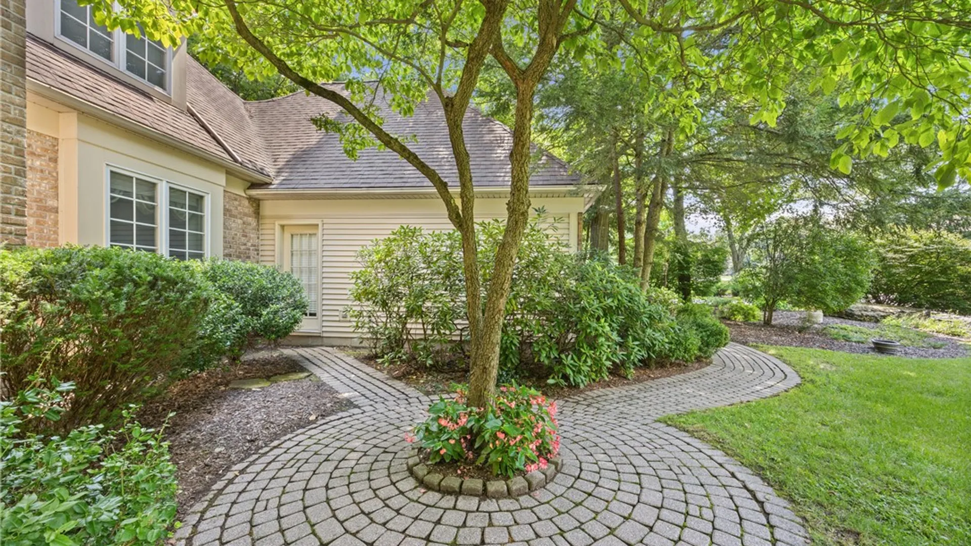 Property at 14 Barrington Hills, Pittsford, NY 14534 3