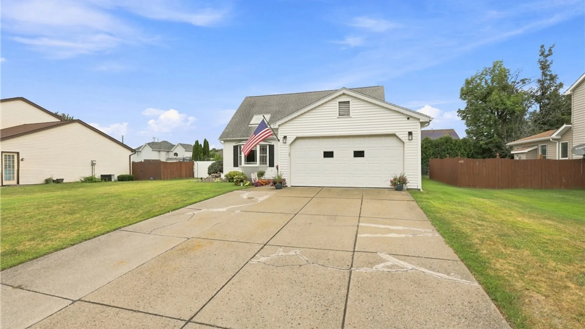 Property at 37 Country Place, Lancaster, NY 14086 3