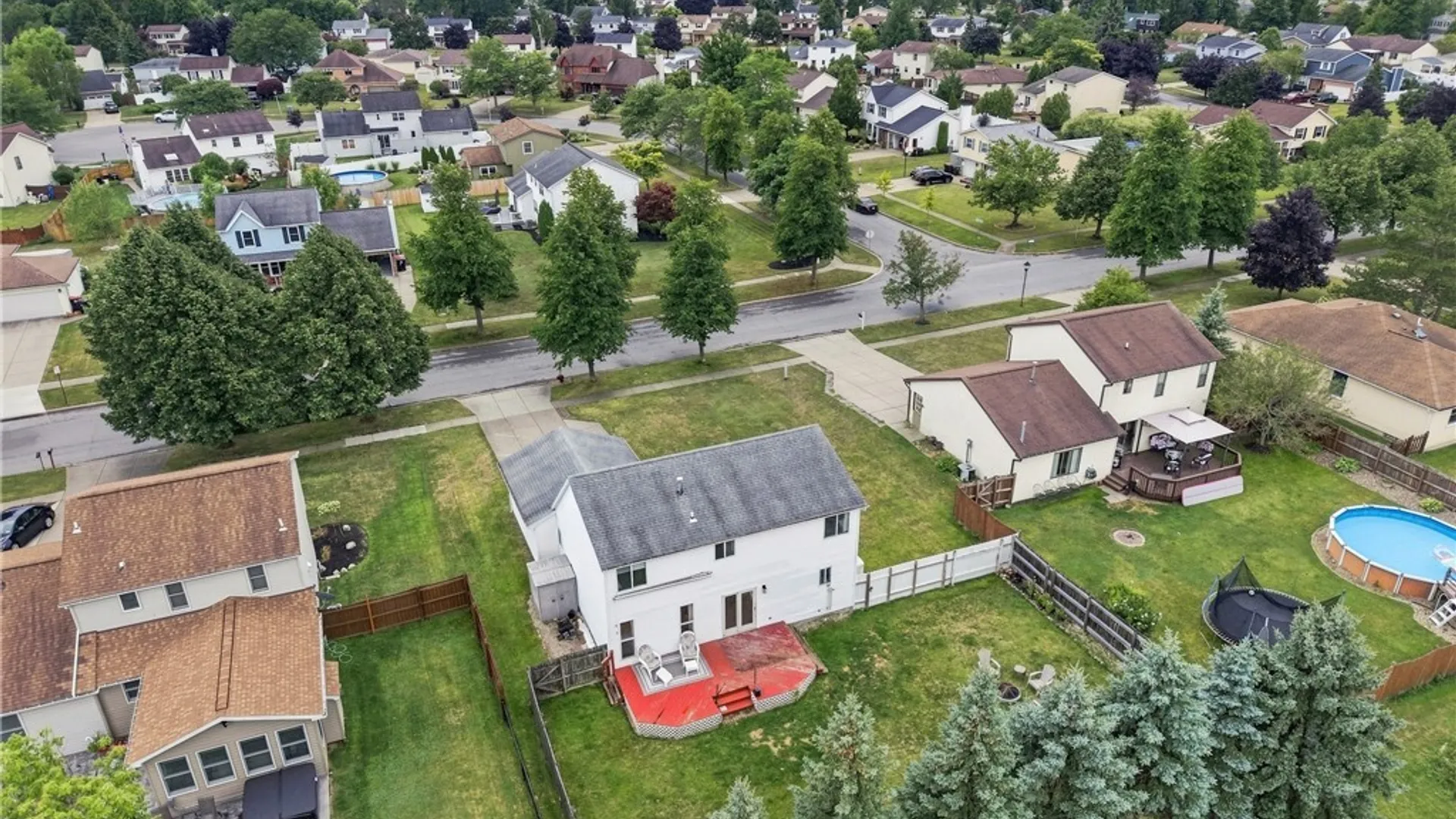 Property at 37 Country Place, Lancaster, NY 14086 47