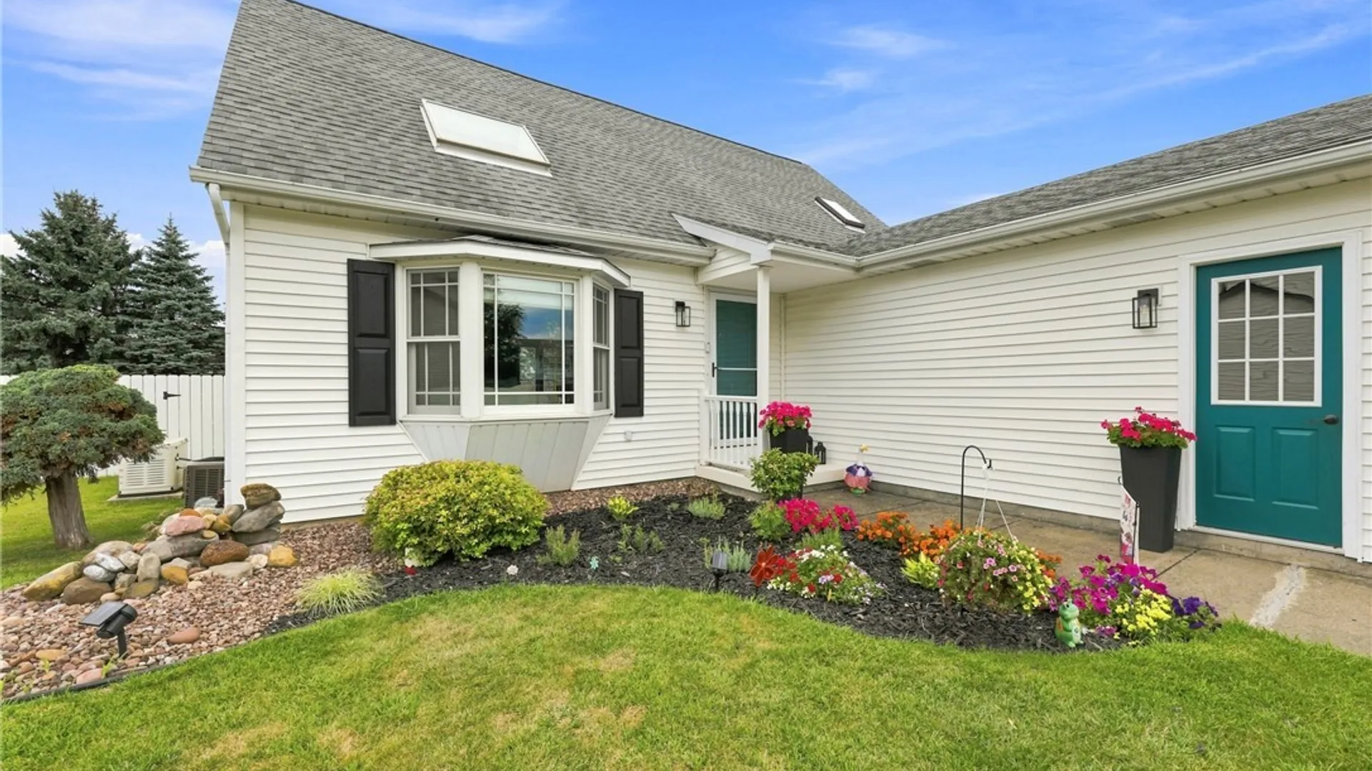 Property at 37 Country Place, Lancaster, NY 14086 38