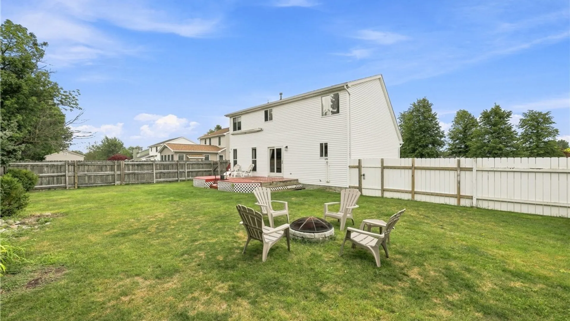 Property at 37 Country Place, Lancaster, NY 14086 40